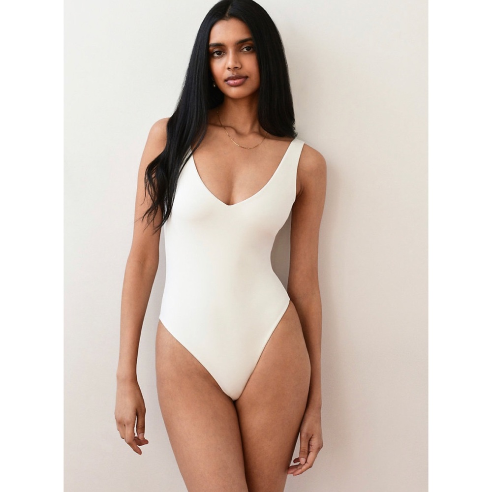 NWT Aritzia Wilfred Jette Bodysuit Black V-Neck